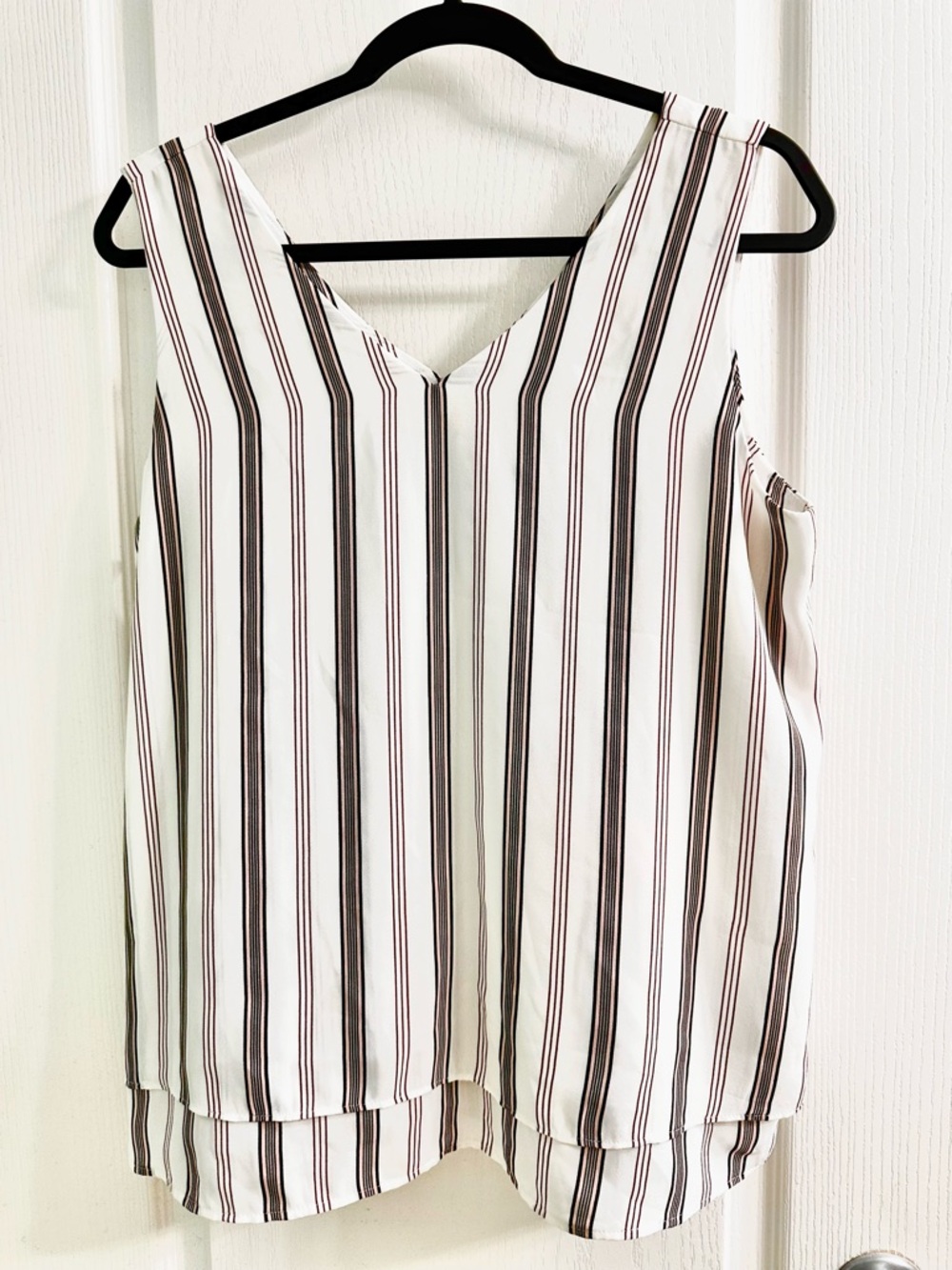 NWOT ANN TAYLOR V-Neck Sleeveless Blouse